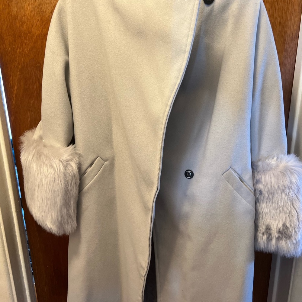 ☀️🌸Chic Women's Silver Gray Coat with Faux Fur Trim